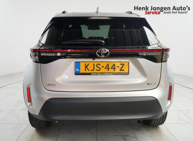 Toyota YARIS Cross 1.5 Hybrid 115 First Edition uit 2025 Rijklaar + Fabrieksgarantie Henk Jongen Auto's in Helmond, al 50 jaar service zoals 't hoort!