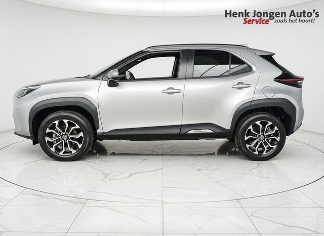 Toyota YARIS Cross 1.5 Hybrid 115 First Edition uit 2025 Rijklaar + Fabrieksgarantie Henk Jongen Auto's in Helmond, al 50 jaar service zoals 't hoort!