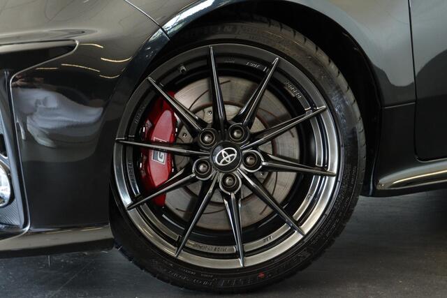 Toyota YARIS 1.6 GR Performance, Milltek, KW Schroefset, Suede stuurwiel, Dakspoiler
