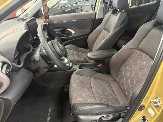 Toyota YARIS Cross 1.5 Hybrid Executive met Panoramadak, Bi Tone, zeer luxe en mooie auto