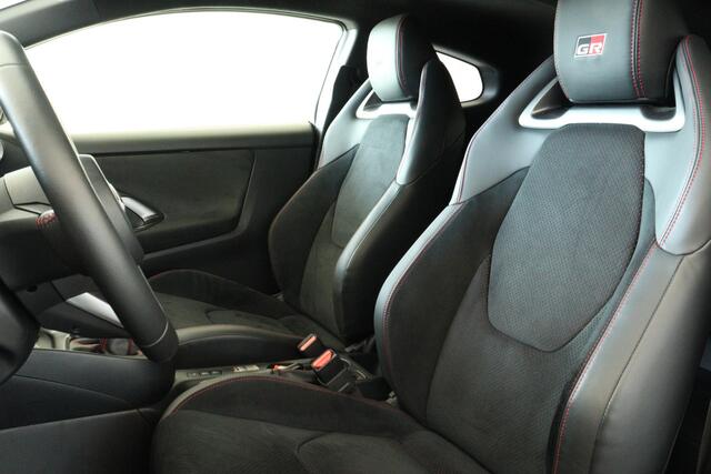 Toyota YARIS 1.6 GR Performance, Lage Km, Stuurverwarming