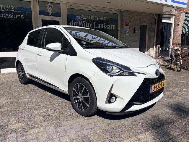 Toyota YARIS 1.5 VVT-i Dynamic Achteruitrij camera/Autom. airco/Audio installatie/Hoogte verstelbare stoelen/verwarmde elektrisch verstelbare spiegels /Cruise controle/Keyless entry/Led dagrij verl./Mistlampen voor/Leder m