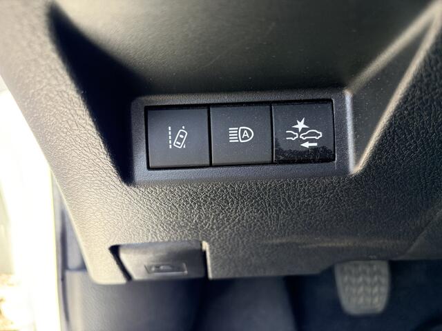 Toyota YARIS 1.5 VVT-i Dynamic Achteruitrij camera/Autom. airco/Audio installatie/Hoogte verstelbare stoelen/verwarmde elektrisch verstelbare spiegels /Cruise controle/Keyless entry/Led dagrij verl./Mistlampen voor/Leder m
