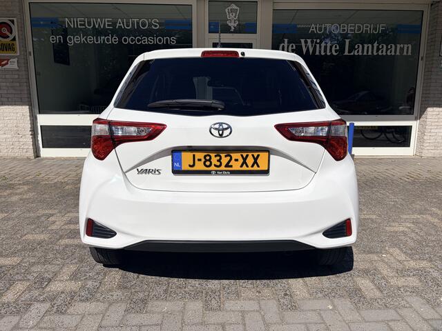 Toyota YARIS 1.5 VVT-i Dynamic Achteruitrij camera/Autom. airco/Audio installatie/Hoogte verstelbare stoelen/verwarmde elektrisch verstelbare spiegels /Cruise controle/Keyless entry/Led dagrij verl./Mistlampen voor/Leder m