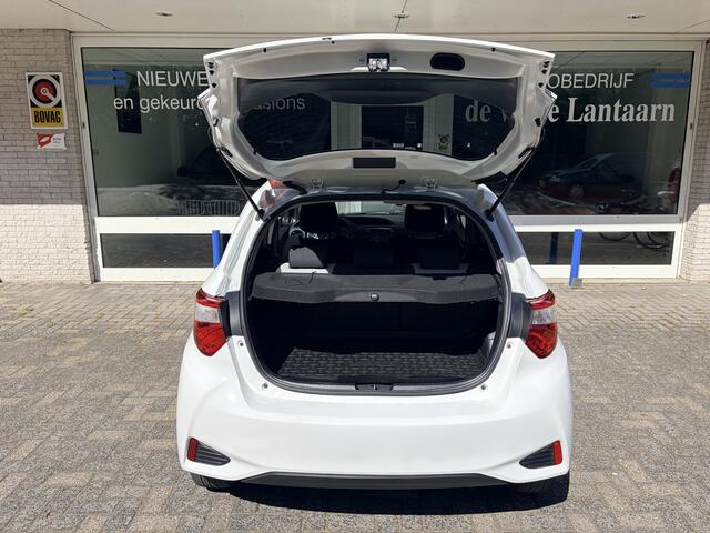 Toyota YARIS 1.5 VVT-i Dynamic Achteruitrij camera/Autom. airco/Audio installatie/Hoogte verstelbare stoelen/verwarmde elektrisch verstelbare spiegels /Cruise controle/Keyless entry/Led dagrij verl./Mistlampen voor/Leder m