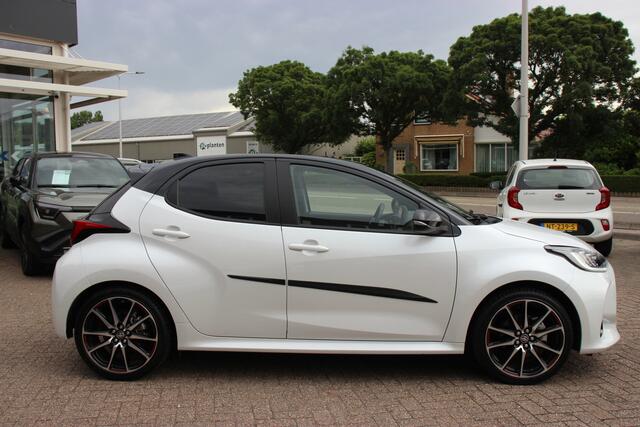 Toyota YARIS 1.5 Hybrid GR Sport | Blindspot | Head-up | Stoelverwarming | Keyless |