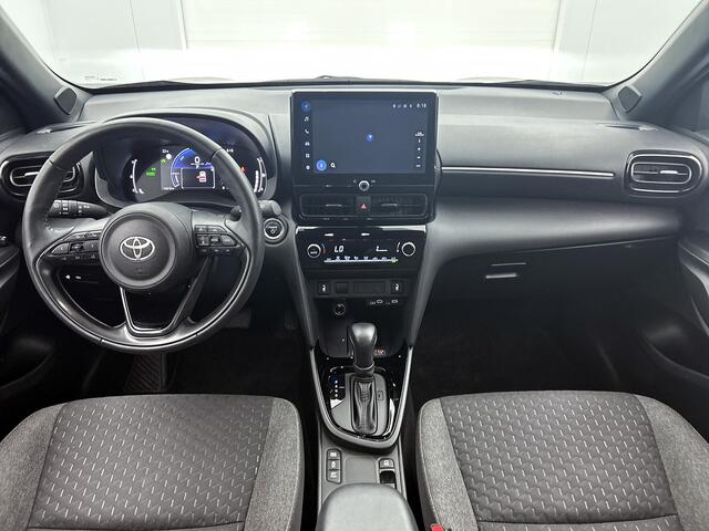 Toyota YARIS Cross 1.5 Hybrid 115 First Edition + | BTW voertuig | Stoel+Stuurverwarming | Draadloze telefoonlader | Apple CarPlay/Android Auto | Cruise Control Adaptive | Achteruitrijcamera |
