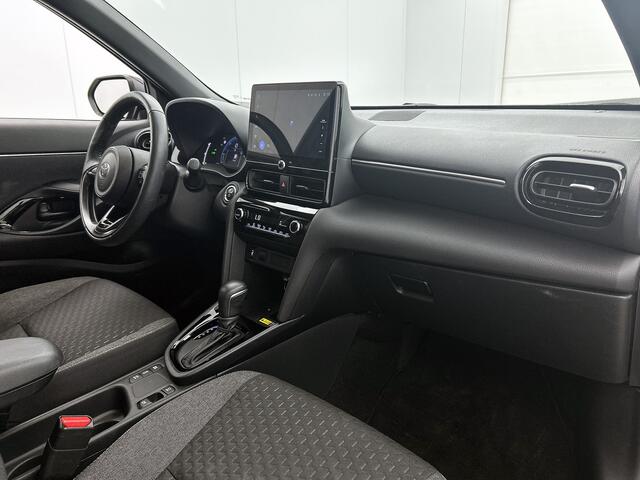 Toyota YARIS Cross 1.5 Hybrid 115 First Edition + | BTW voertuig | Stoel+Stuurverwarming | Draadloze telefoonlader | Apple CarPlay/Android Auto | Cruise Control Adaptive | Achteruitrijcamera |