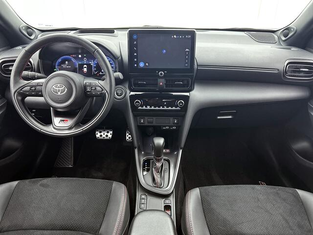 Toyota YARIS Cross 1.5 Hybrid 130 GR SPORT | BTW voertuig | JBL | Head-Up Display | LED Matrix | Dodehoek detectie | Stoel+stuurverwarming | Parkeersensoren Voor+Achter | Elektrische Achterklep |