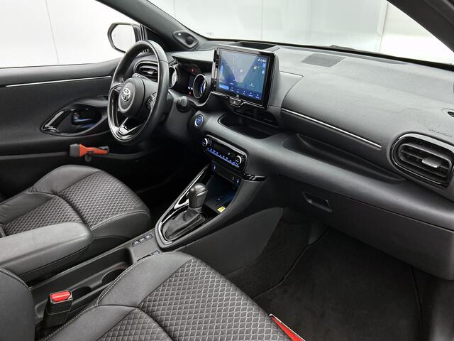 Toyota YARIS 1.5 Hybrid Executive | JBL | Head-Up Display | Dodehoek Detectie | Stoel+stuurverwarming | Parkeersensoren voor+achter | Draadloze telefoonlader | Navigatie | Apple CarPlay/Android Auto |