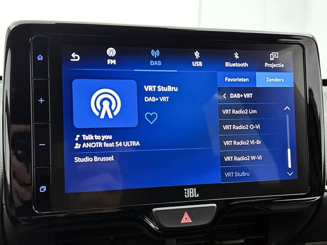 Toyota YARIS 1.5 Hybrid Executive | JBL | Head-Up Display | Dodehoek Detectie | Stoel+stuurverwarming | Parkeersensoren voor+achter | Draadloze telefoonlader | Navigatie | Apple CarPlay/Android Auto |