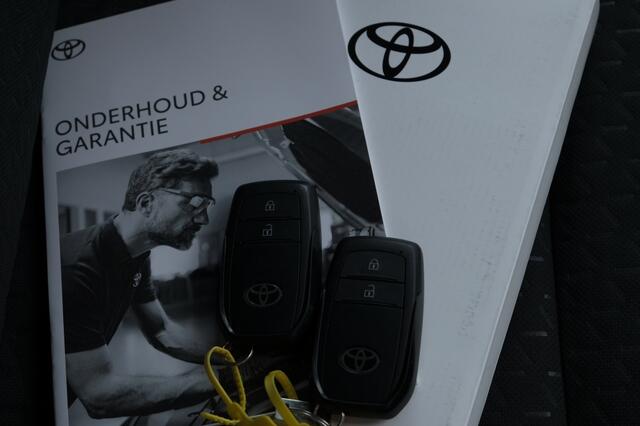Toyota YARIS Cross 1.5 Hybrid 115 First Edition Automaat | Comfort Pack | Parkeer s