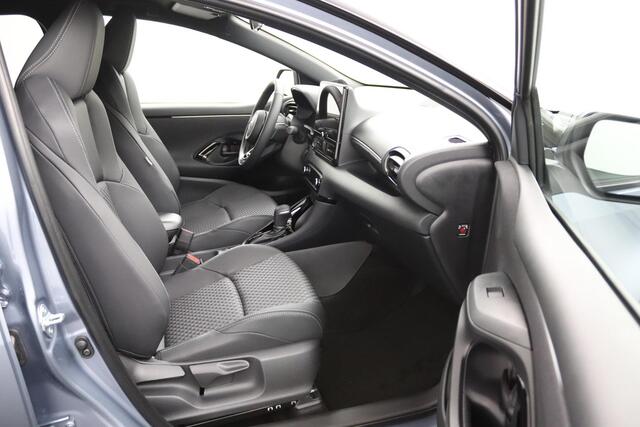 Toyota YARIS 1.5 Hybrid 130 Executive | Voorstoelen verwarmd | Bi-Tone | Nieuwe Auto |
