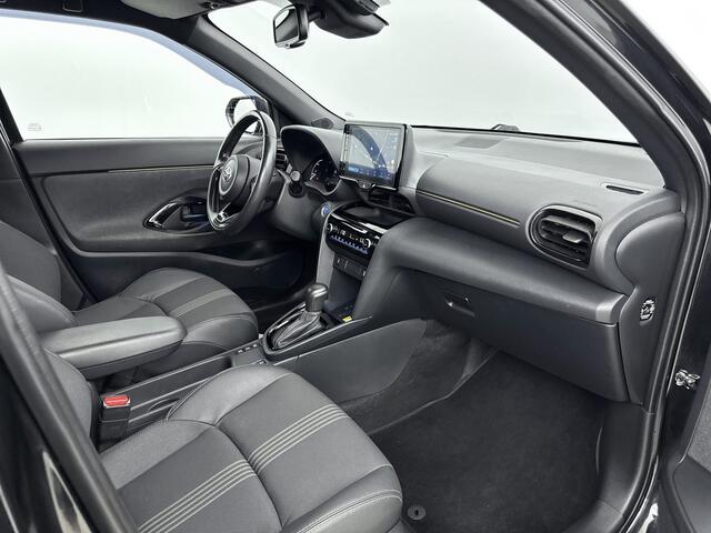 Toyota YARIS Cross 1.5 Hybrid Adventure Limited | Treeplanken | Parkeersensoren V+A | LM-Velgen | Afneembare Trekhaak |