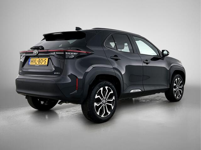 Toyota YARIS Cross 1.5 Hybrid 115 Dynamic Comfort Pack | BTW voertuig | Dodehoek detectie | Stuur+stoelverwarming | Parkeersensoren voor+achter | Draadloze telefoonlader | Apple CarPlay/Android Auto | Cruise Control Adaptive |