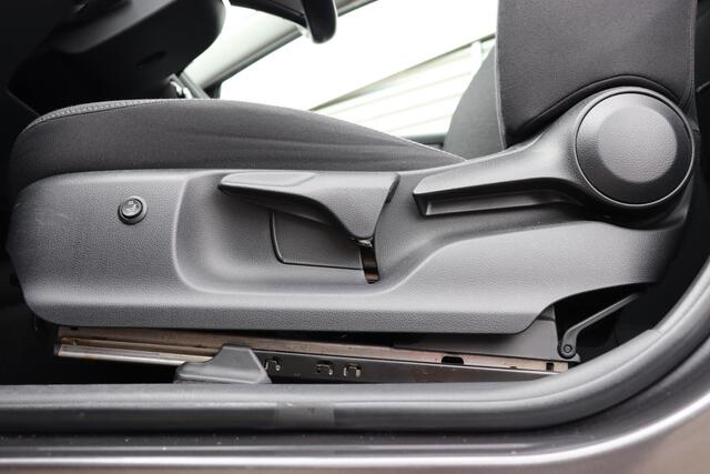 Toyota YARIS 1.5 Hybrid First Edition, Stoelverwarming voor, Dealer onderhouden, Apple Carplay/Android Auto!