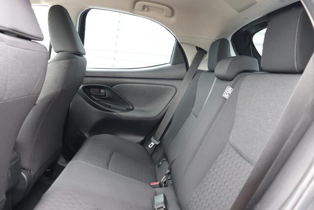 Toyota YARIS 1.5 Hybrid First Edition, Stoelverwarming voor, Dealer onderhouden, Apple Carplay/Android Auto!