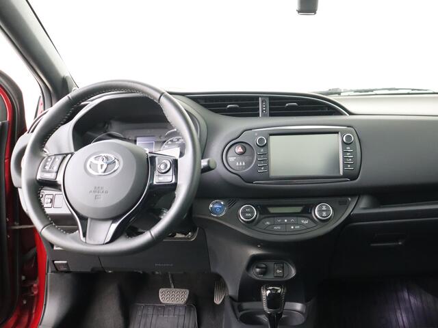 Toyota YARIS 1.5 Hybrid Premium | Dealeronderhouden | Panoramadak | Stoelverwarming | Climate Control | Cruise Control | Achteruitrijcamera | Armsteun | Bluetooth |