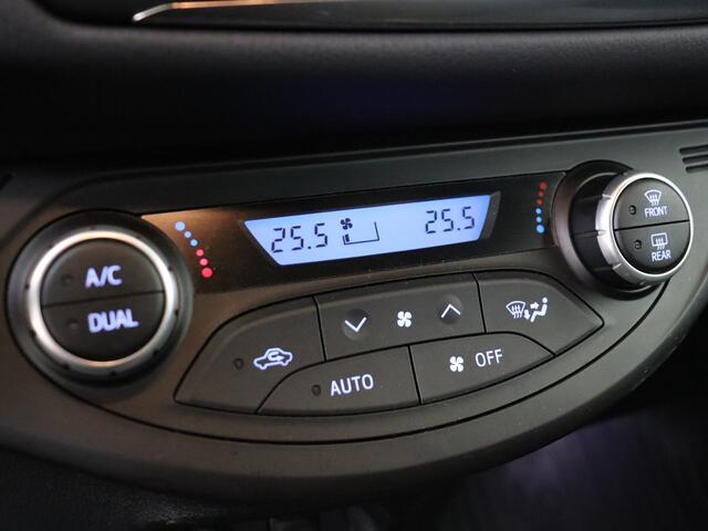 Toyota YARIS 1.5 Hybrid Premium | Dealeronderhouden | Panoramadak | Stoelverwarming | Climate Control | Cruise Control | Achteruitrijcamera | Armsteun | Bluetooth |