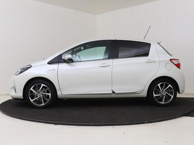 Toyota YARIS 1.5 Hybrid Premium | Dealer Onderhouden | Panoramadak | Climate Control | Cruise Control | Navigatie | Bluetooth | Elektrisch verstelbaar+inkapbare spiegels |