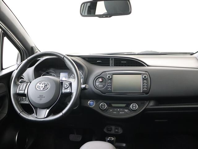 Toyota YARIS 1.5 Hybrid Premium | Dealer Onderhouden | Panoramadak | Climate Control | Cruise Control | Navigatie | Bluetooth | Elektrisch verstelbaar+inkapbare spiegels |