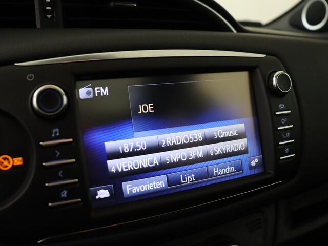 Toyota YARIS 1.5 Hybrid Premium | Dealer Onderhouden | Panoramadak | Climate Control | Cruise Control | Navigatie | Bluetooth | Elektrisch verstelbaar+inkapbare spiegels |