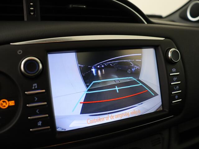 Toyota YARIS 1.5 Hybrid Premium | Dealer Onderhouden | Panoramadak | Climate Control | Cruise Control | Navigatie | Bluetooth | Elektrisch verstelbaar+inkapbare spiegels |