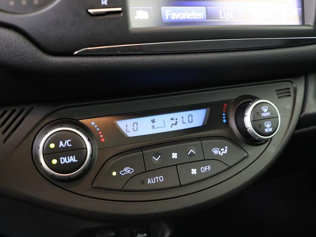Toyota YARIS 1.5 Hybrid Premium | Dealer Onderhouden | Panoramadak | Climate Control | Cruise Control | Navigatie | Bluetooth | Elektrisch verstelbaar+inkapbare spiegels |