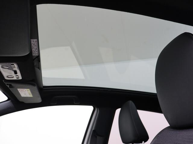 Toyota YARIS 1.5 Hybrid Premium | Dealer Onderhouden | Panoramadak | Climate Control | Cruise Control | Navigatie | Bluetooth | Elektrisch verstelbaar+inkapbare spiegels |