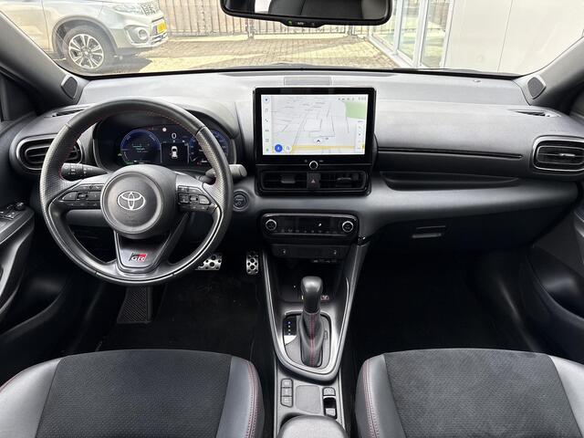 Toyota YARIS 1.5 Hybrid GR Sport **DODEHOEK DETECTIE/ STOELVERWARMING/ PARKEERSENSOREN**
