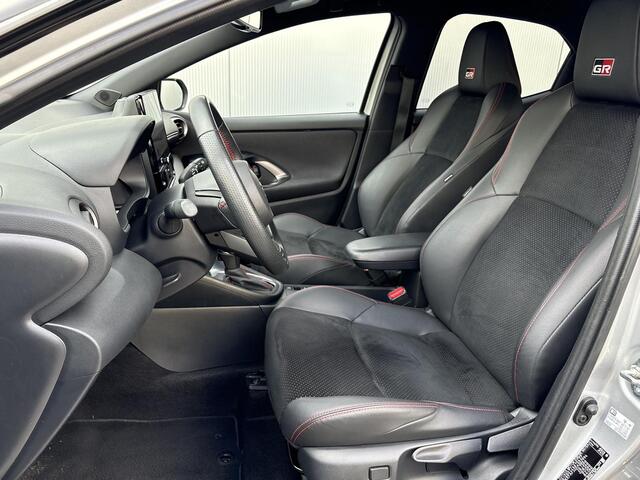 Toyota YARIS 1.5 Hybrid GR Sport **DODEHOEK DETECTIE/ STOELVERWARMING/ PARKEERSENSOREN**