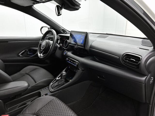 Toyota YARIS 1.5 Hybrid Executive + | Dealer Onderhouden | JBL | Head-Up Display | dodehoek detectie | Parkeersensoren voor+achter | Stoelverwarming | Apple CarPlay/Android auto | Cruise Control Adaptive | Achteruitrijcamera |