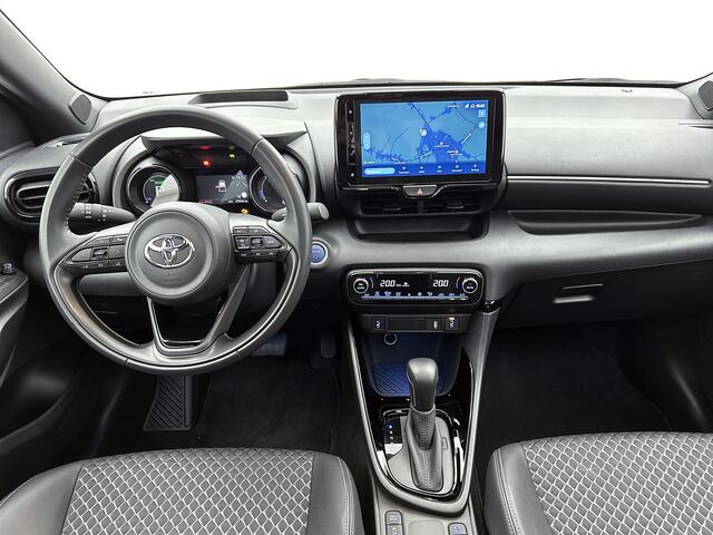 Toyota YARIS 1.5 Hybrid Executive + | BTW voertuig | Dealer onderhouden | Panoramadak | Head-Up Display | Dodehoek detectie | Parkeersensoren voor+achter | Stoelverwarming | Apple CarPlay/Android Auto | Cruise Control Adaptive
