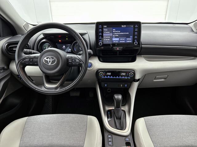 Toyota YARIS 1.5 Hybrid Style + | Dealer onderhouden | Lichte kleur half lederen interieur | Stoelverwarming | Climate Control | Cruise Control Adaptive | achteruitrijcamera |