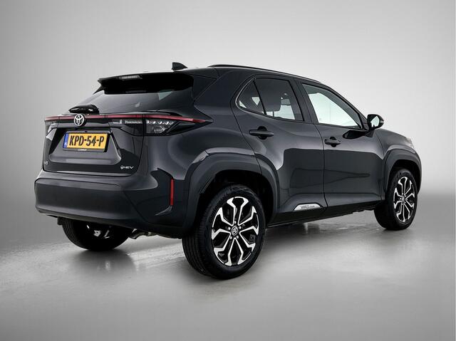 Toyota YARIS Cross 1.5 Hybrid 115 First Edition + | BTW Voertuig | Stoel+stuurverwarming | Draadloze telefoonlader | Apple CarPlay/Android Auto | Climate Control | Cruise Control Adaptive | Achteruitrijcamera |
