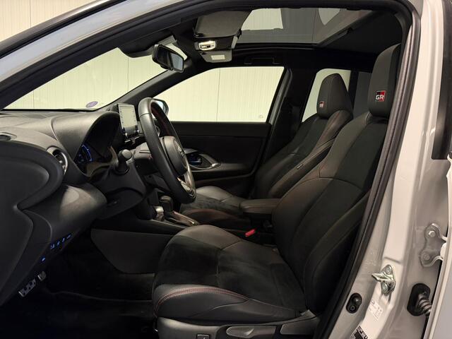 Toyota YARIS Cross 1.5 Hybrid GR Sport Panodak HUD Camera ACC Dealer Onderhouden Fabrieksgarantie