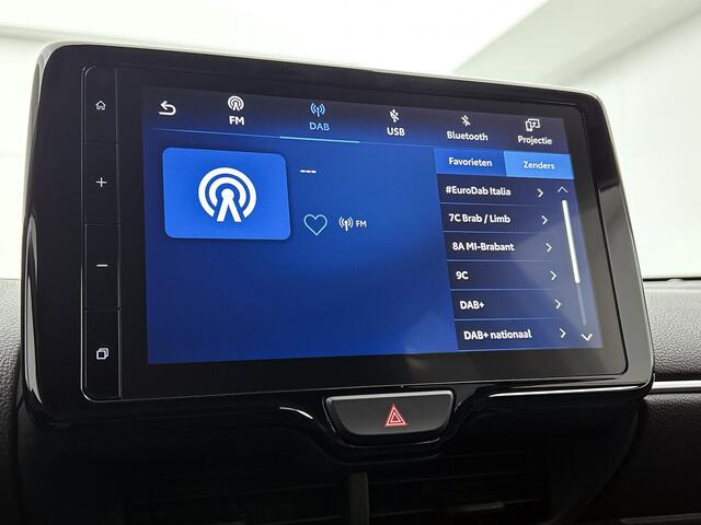 Toyota YARIS 1.5 Hybrid 115 Dynamic Limited | BTW voertuig | Dealer onderhouden | Apple CarPlay/Android auto | Cruise Control Adaptive | Achteruitrijcamera |
