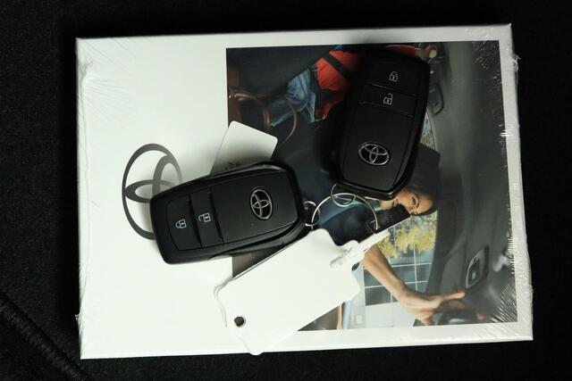 Toyota YARIS 1.5 Hybrid 115 Dynamic | Comfort Pack | 10 jaar garantie | Nieuw! |