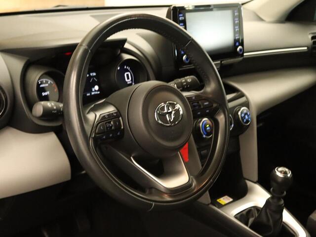 Toyota YARIS Cross 1.5 VVT-I Active - ADAPTIEVE CRUISE CONTROL - DRAADLOZE OPLADER - AIRCO - APPLE CARPLAY/ ANDROID AUTO - LICHT EN REGENSENSOR - 4 SEIZOENENBANDEN - ARMSTEUN VOOR - 16 INCH LICHT METALEN VELGEN
