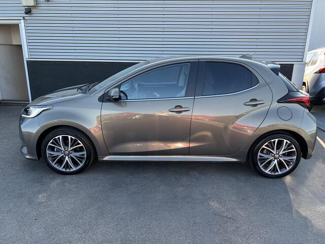 Toyota YARIS 1.5 Hybrid Executive Stoelverwarming, HUD, Smart Key, LED, Navigatie, Parkeersensoren, leder/stof
