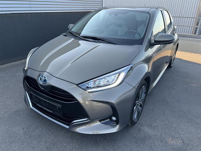 Toyota YARIS 1.5 Hybrid Executive Stoelverwarming, HUD, Smart Key, LED, Navigatie, Parkeersensoren, leder/stof