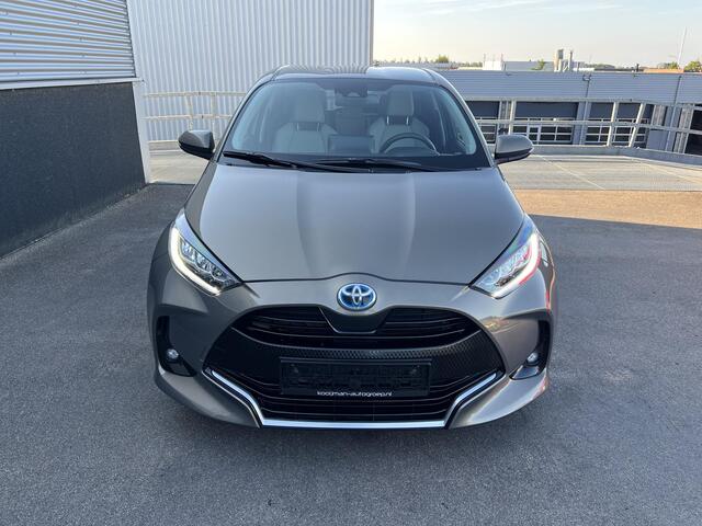 Toyota YARIS 1.5 Hybrid Executive Stoelverwarming, HUD, Smart Key, LED, Navigatie, Parkeersensoren, leder/stof