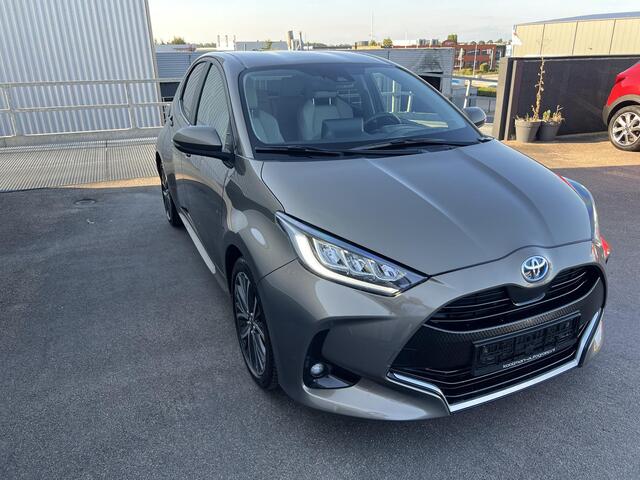 Toyota YARIS 1.5 Hybrid Executive Stoelverwarming, HUD, Smart Key, LED, Navigatie, Parkeersensoren, leder/stof