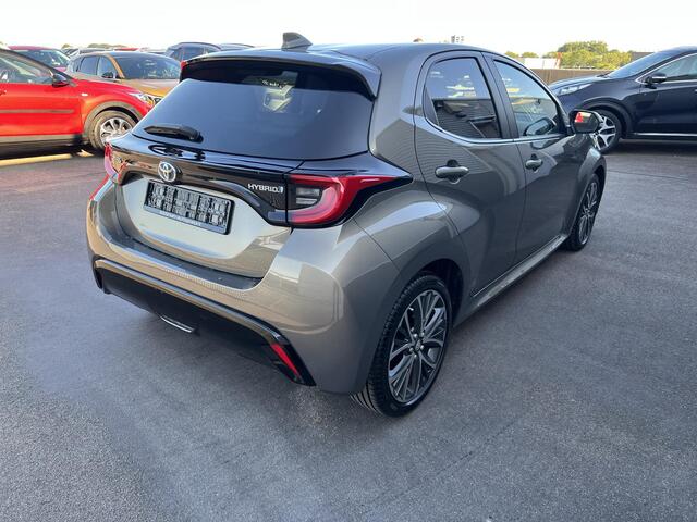 Toyota YARIS 1.5 Hybrid Executive Stoelverwarming, HUD, Smart Key, LED, Navigatie, Parkeersensoren, leder/stof