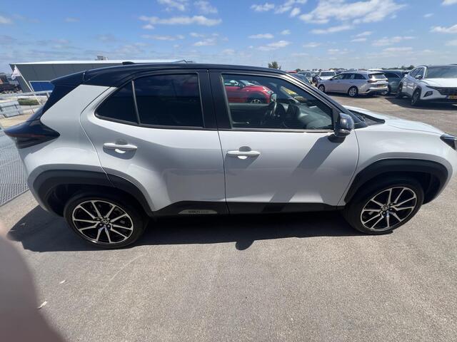 Toyota YARIS Cross 1.5 Hybrid GR Sport Panoramadak, Navigatie, LMV, Dodehoekdetectie, HUD, Elek. achterklep, Stoelverwarming,