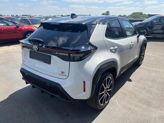 Toyota YARIS Cross 1.5 Hybrid GR Sport Panoramadak, Navigatie, LMV, Dodehoekdetectie, HUD, Elek. achterklep, Stoelverwarming,