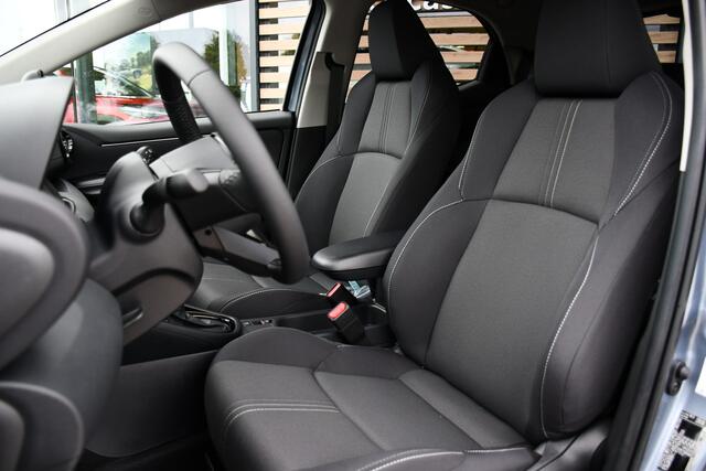 Toyota YARIS 1.5 Hybrid 115 Dynamic Limited automaat 116pk | Comfort pakket | Parkeersensoren vóór & achter | Voorstoelen verwarmd |