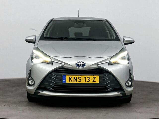Toyota YARIS 1.5 Hybrid Y20 Limited | Bi-Tone | Parkeersensoren achter | Navi | L.M. velgen | Cruise control |