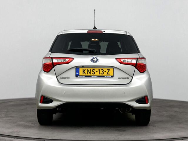 Toyota YARIS 1.5 Hybrid Y20 Limited | Bi-Tone | Parkeersensoren achter | Navi | L.M. velgen | Cruise control |