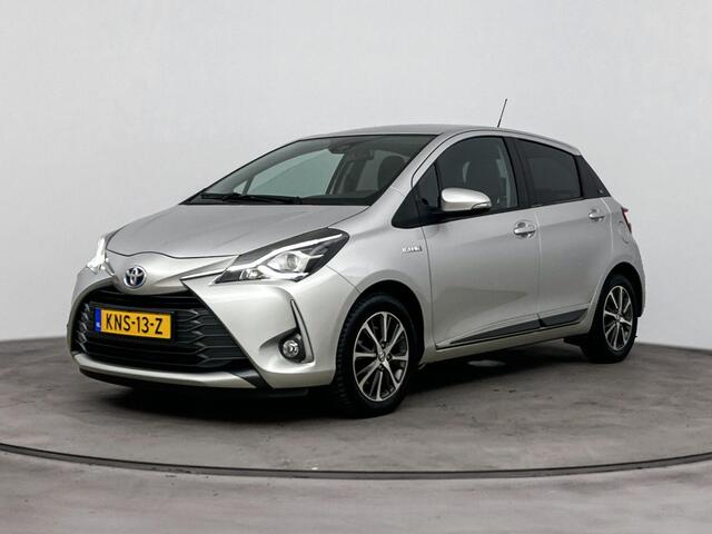 Toyota YARIS 1.5 Hybrid Y20 Limited | Bi-Tone | Parkeersensoren achter | Navi | L.M. velgen | Cruise control |